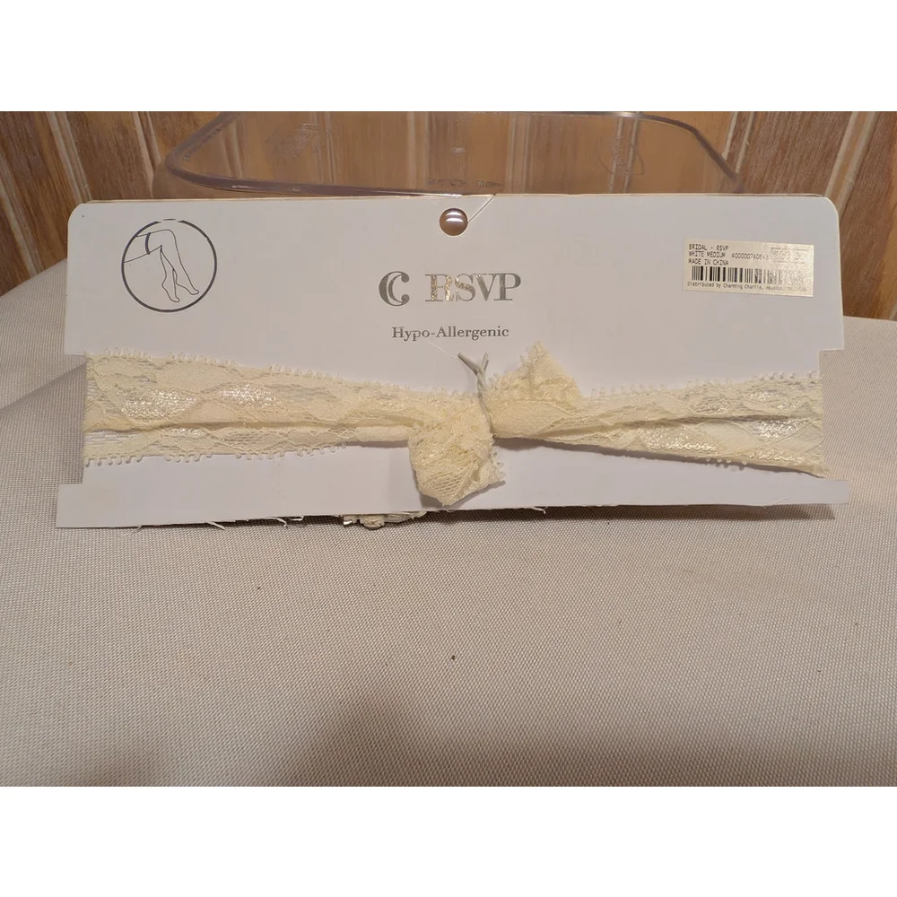 NWT Women's RSVP Bridal Ivory Garter with Large Rhinestone Embellishment